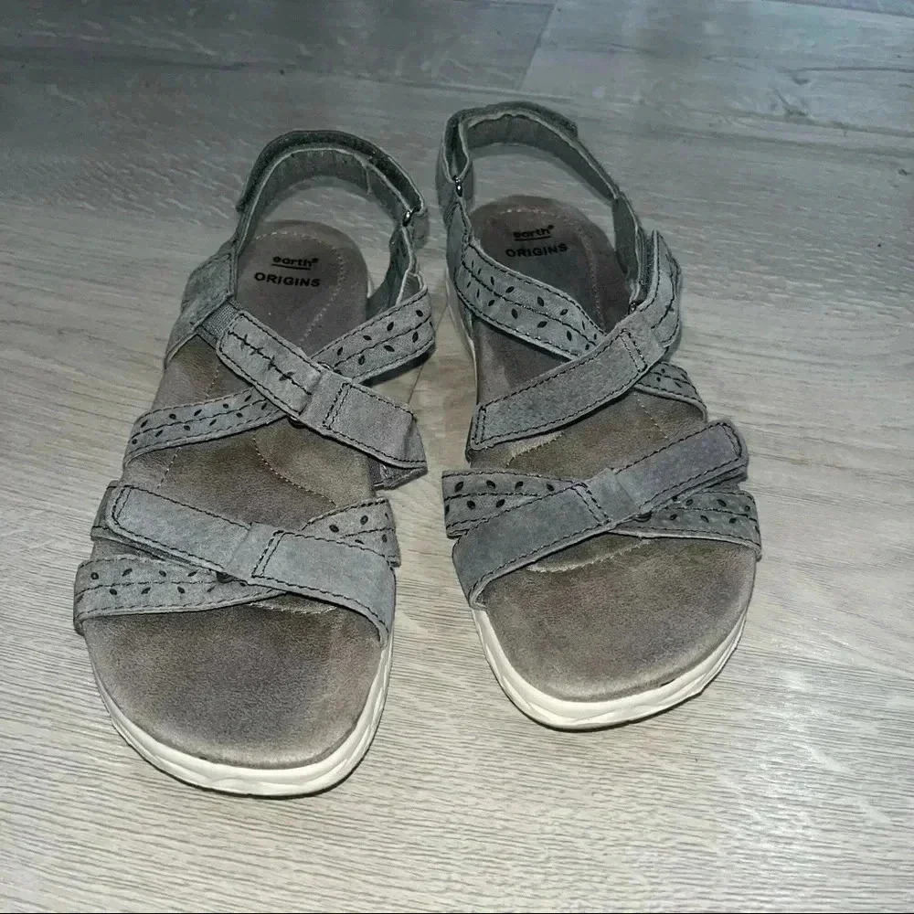 Earth origins suede sandals sz 7.5 (womens)